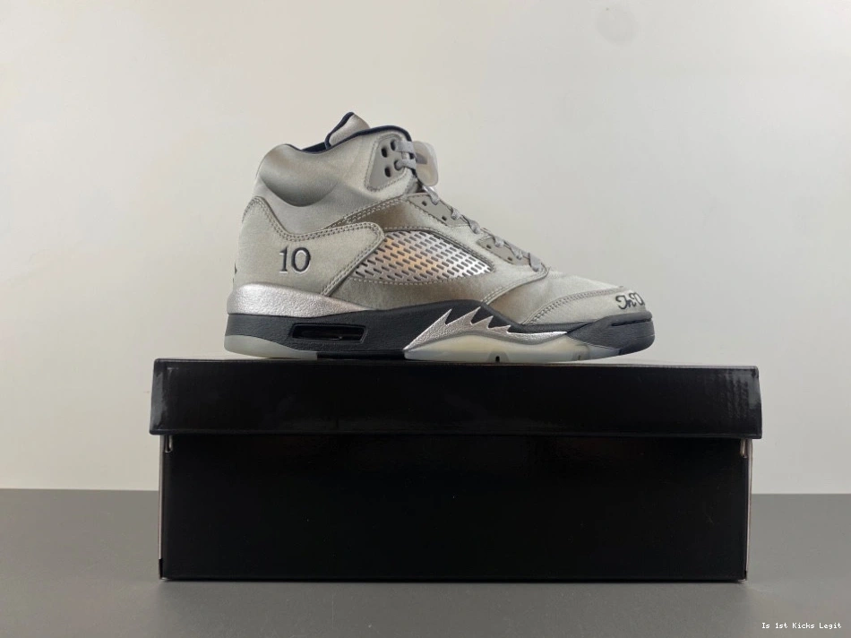 Retro  (Women's) (2025) Wings Jordan IO2038-001 5 0104